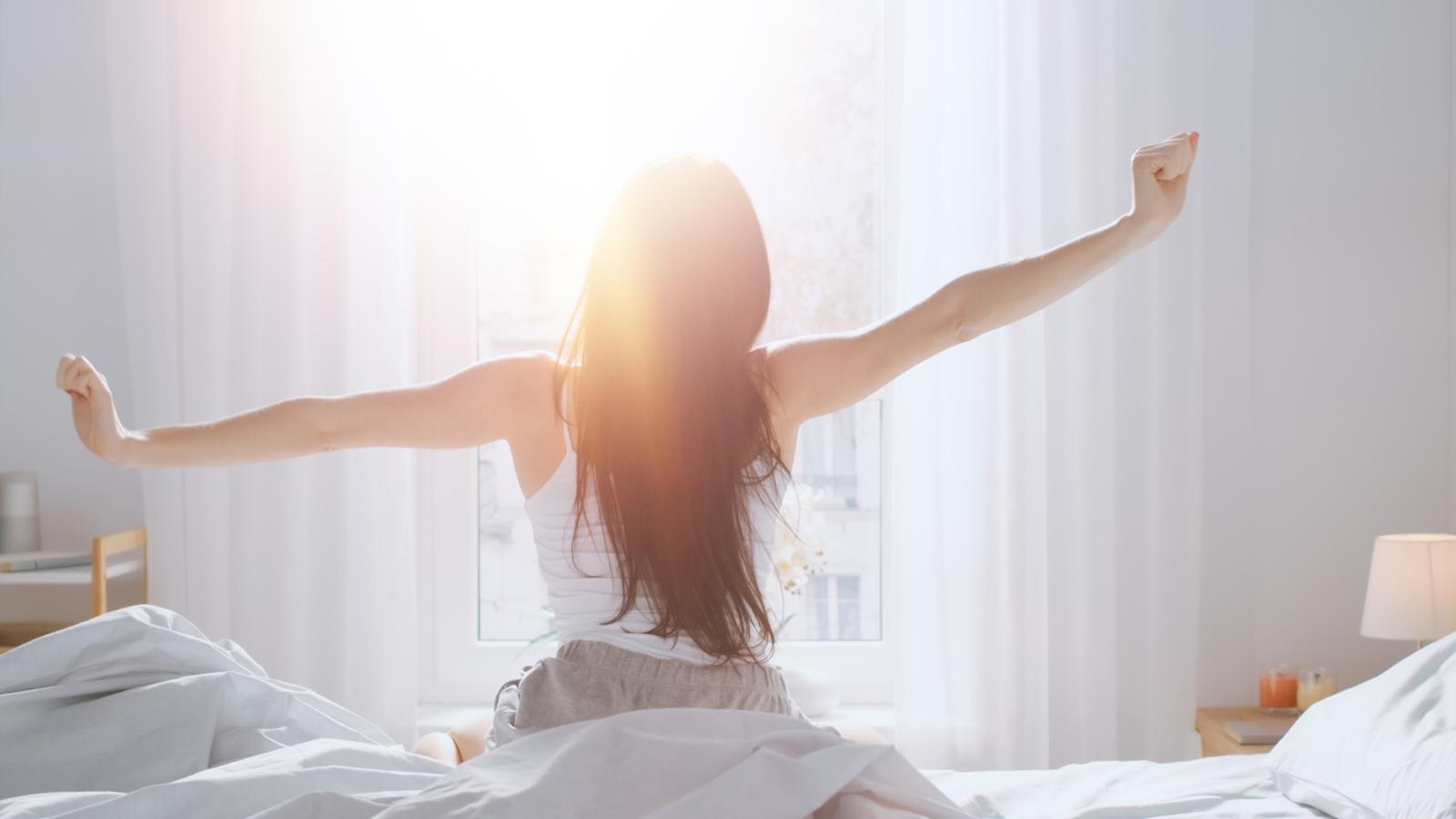 Persona avanzando como símbolo de cambio personal y psicoterapia